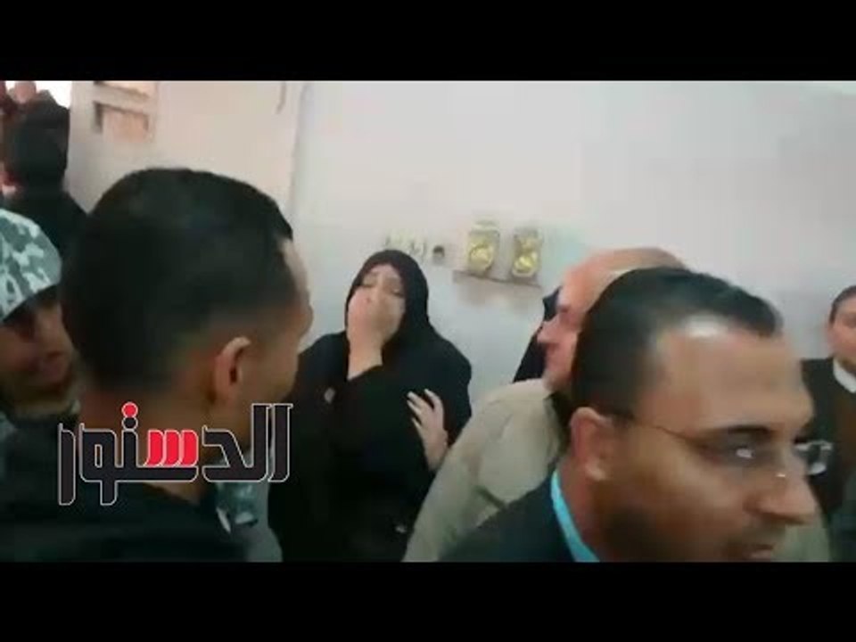 الدستور | فرحة هيستيرية لوالدة المجني عليها في مذبحة كفر الشيخ بعد الحكم