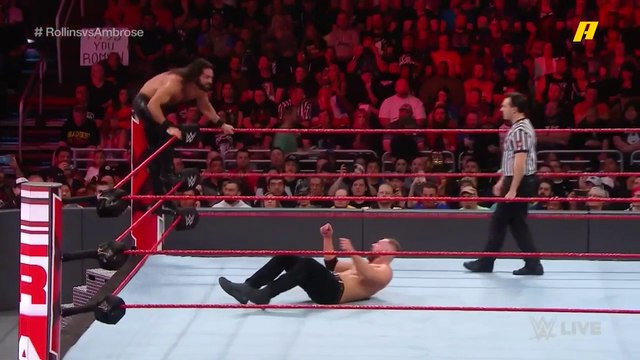 بعد فوزه برويال رامبل.. سيث رولينز ينتقم من دين أمبروز