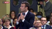 Emmanuel Macron face à 300 élus à Evry-Courcouronnes