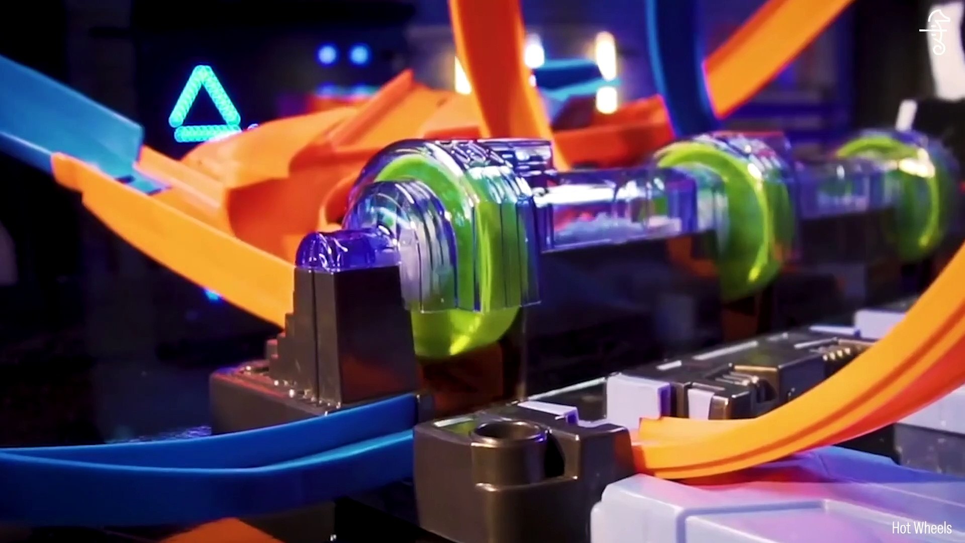 hot wheels corkscrew crash track set video