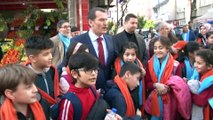 AK Parti Zeytinburnu Adayı Arısoy, esnafa cep telefonu numarasını dağıttı