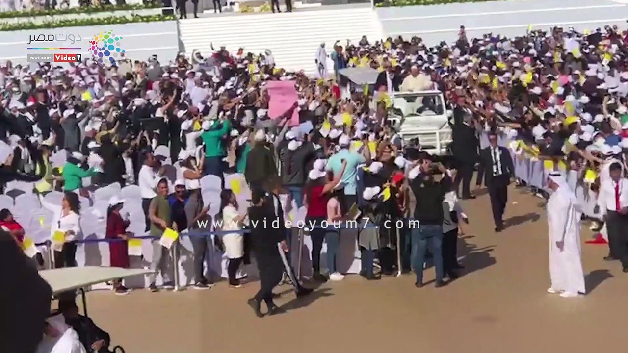 البابا فرنسيس يصل لاستاد مدينة زايد وبدء مراسم القداس