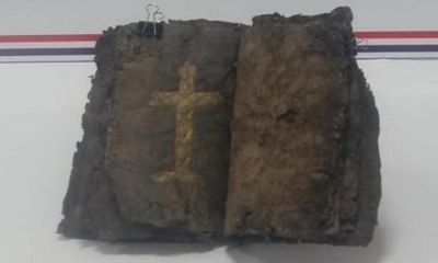 1200 yıllık İncil'i satmak isterken yakalandılar