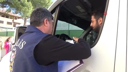 Okul Servislerini Tek Tek Durdurup 'Çocukları Serviste Unutmayın' Uyarısını Yaptılar- Bursa'da...