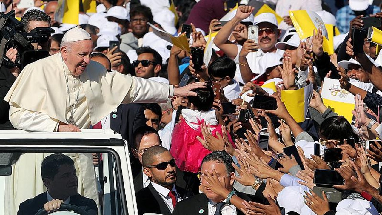Papstmesse in Abu Dhabi vor 170.000 Menschen
