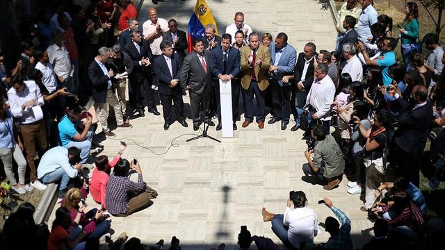 19 pays européens et 11 pays du groupe de Lima adoubent Juan Guaido