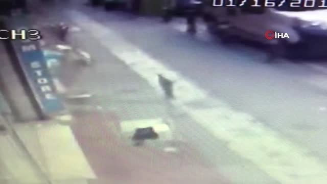 Cep Telefonu Hırsızı ile İş Yeri Çalışanının Boğuşma Anları Kamerada