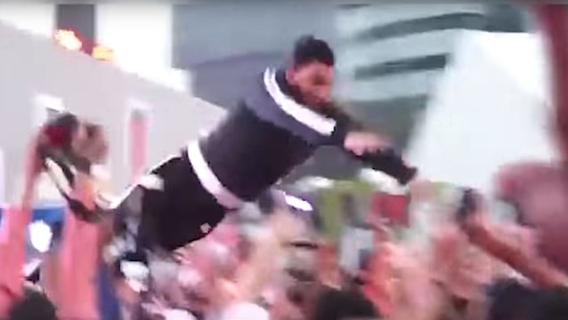 Ranveer Singh hurts fans as he jumps into a crowd at Lakme Fashion Week event