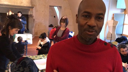 Au cœur de l'atelier où se crée la robe royale de Françoise de Foix