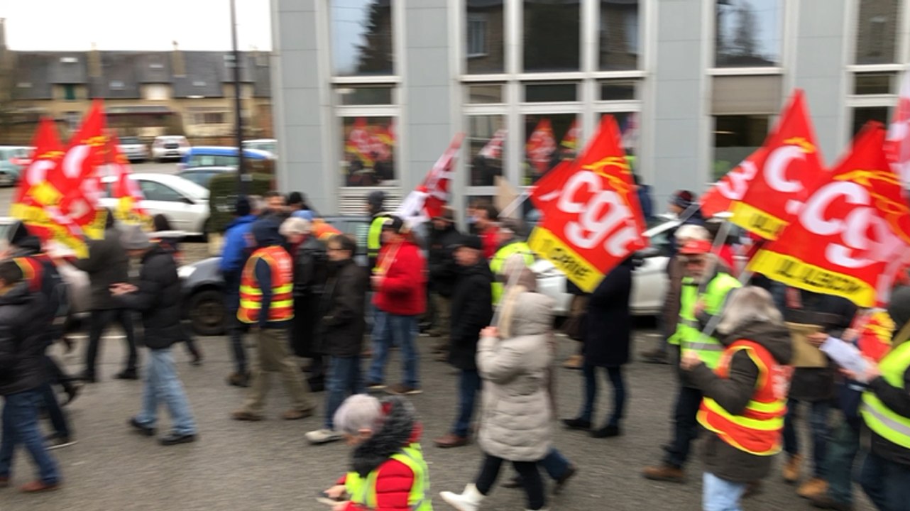 250 personnes à la manif des syndicats et des Gilets jaunes