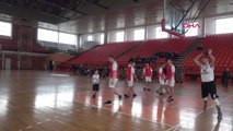 Dha Dış - Türk Askerinden, Kosova'nın Şampiyon Basketbol Takımına Malzeme Desteği