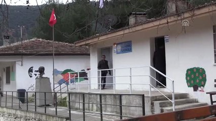 Hatay'da Öğrenciler "Kedi Evi" Yaptı