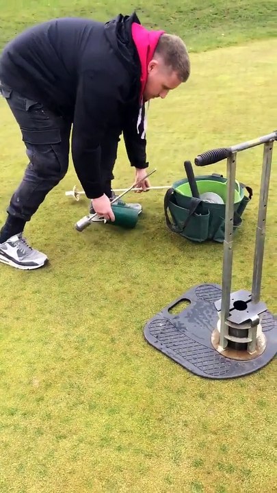 Golf Sahasındaki Deliklerin Açılma ve Kapatılma İşlemlerinin Yapımı