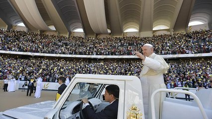 Papst feiert Messe im muslimischen Abu Dhabi mit 170.000 Gläubigen