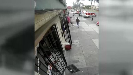 Dha Dış ? Eğitim Uçağı Park Halindeki Aracın Üzerine Böyle Düştü