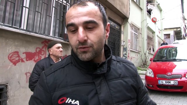 Kağıthane'de şaftı kopan kamyonet, sokak üzerindeki 6 araca ve bir binanın doğalgaz kutusuna çarptı. Sokağın adeta savaş alanına döndüğü kazada şans eseri yaralanan olmadı. Sokak trafiğe kapatılırken, polis ekipleri çevrede güvenlik önleml