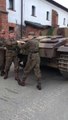 VÍDEO: Mientras tanto en Rusia... arrancar un tanque a mano