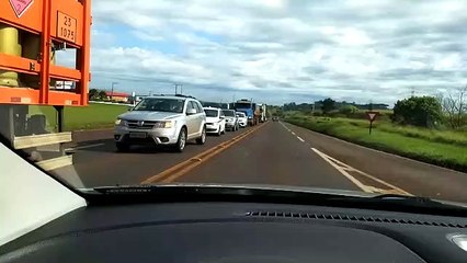 Imagens mostram congestionamento na BR-369 chegando ao Núcleo do Lago Azul