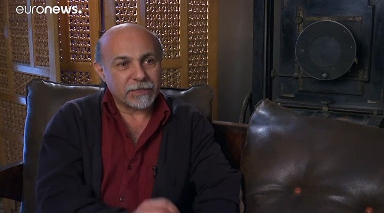 شاهد: آلة تصوير بالأبيض الأسود عمرها 120 سنة ما زالت تجلب الزبائن في مصر