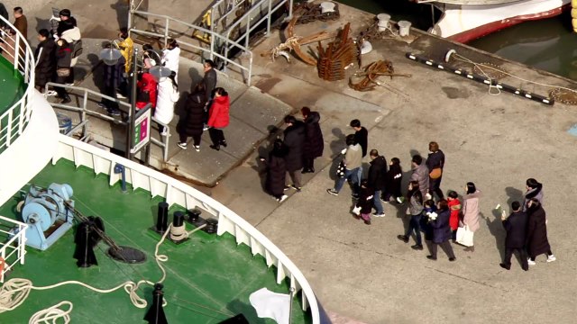 아쉬움 뒤로하고 ...귀경 행렬 '북적' / YTN