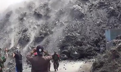 Lava Gunung Karangetang Tutup Jalan Desa