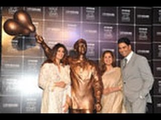 Rajesh Khanna's statue unveiled at the 'Walk of the Stars