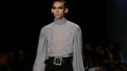 Мужчинам тоже можно носить кружева: Алехандро Гомес Паломо учит свободе