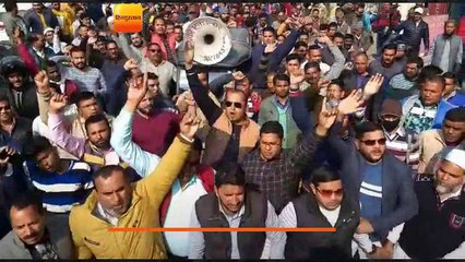 भाड़ा कम मिलने से गुस्साए डंपर मालिकों ने शहर में जुलूस निकाला