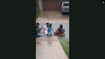 فيديو مبهج لطفل يرقص وعائلة تصفق تحت الأمطار بعد فيضان مدمر