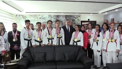 Sokaktan Madalyaya Uzanan Eller Projesi"