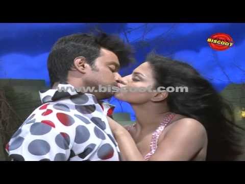Veena Malik's Lip lock scene leaked I Dirty Picture - Silk Sakkath Maga