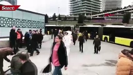 Metrobüste ‘astronot’ şaşkınlığı