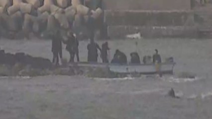 해경, 갯바위에 고립됐던 13명 모두 구조 / YTN