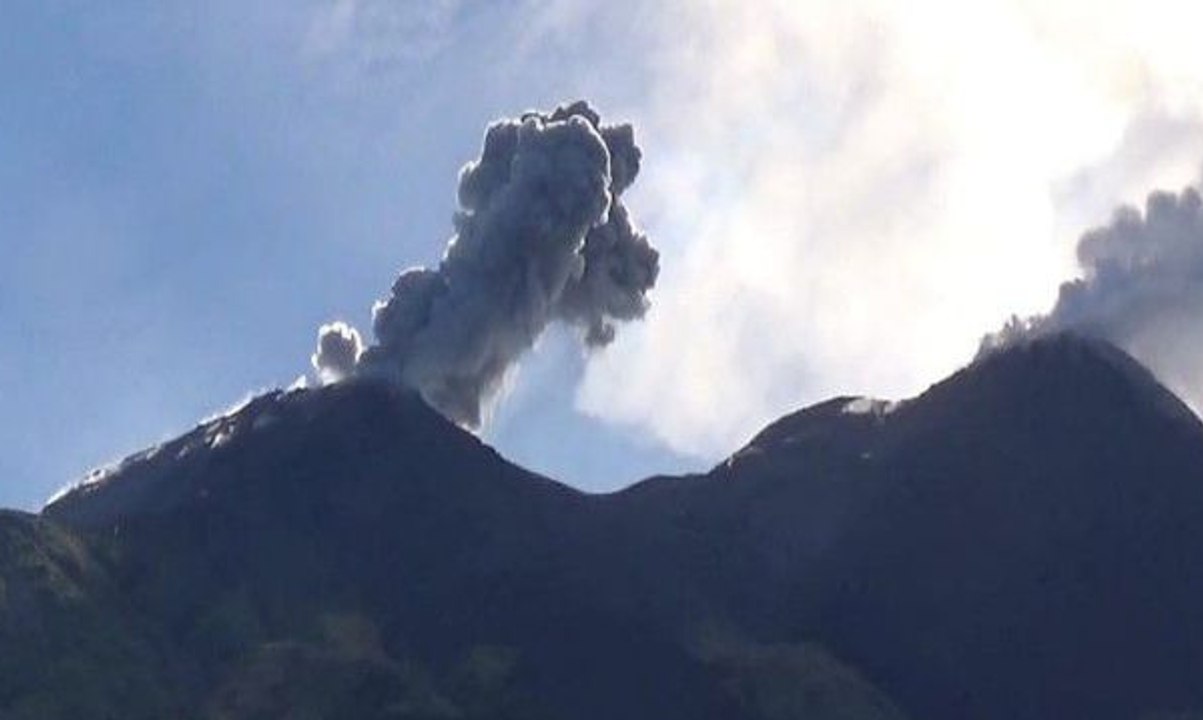 Pemkab Menjamin Kebutuhan Pengungsi Gunung Karangetang
