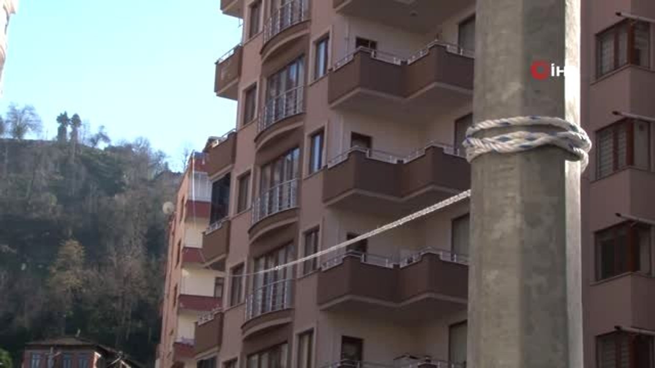 Üşengeç Rizeli Bakkal ile Evinin Arasına İlkel Teleferik Kurdu