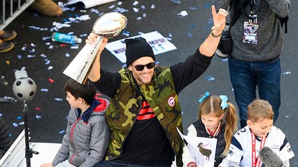 Tom Brady raises the Lombardi Trophy during Pats victory parade