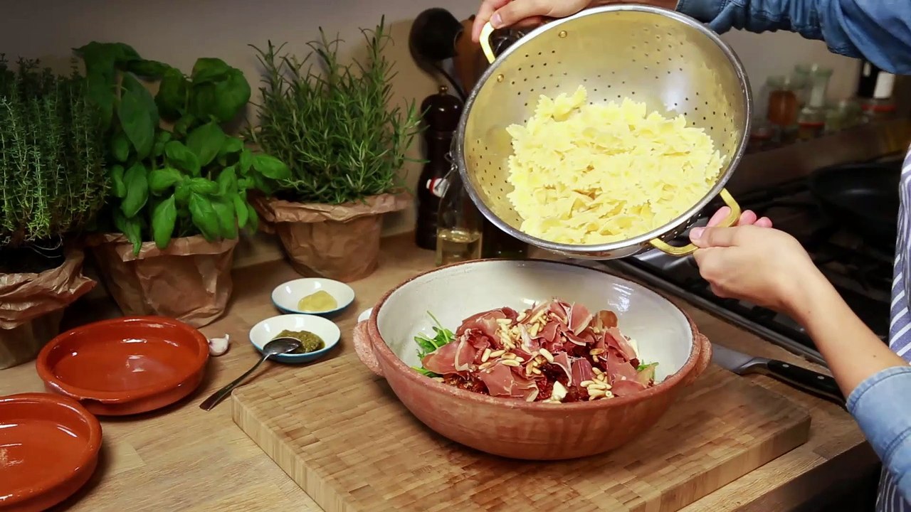 Italyan usulu makarna salatasi