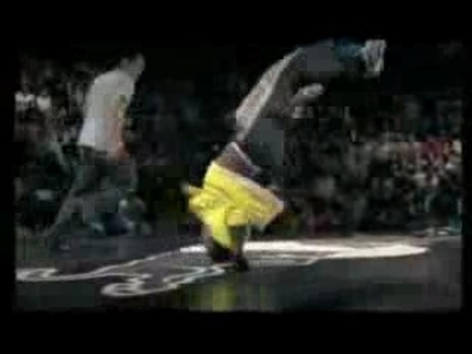 Ronnie vs. Pelezinho - Red Bull BC One 2005 - High Quality