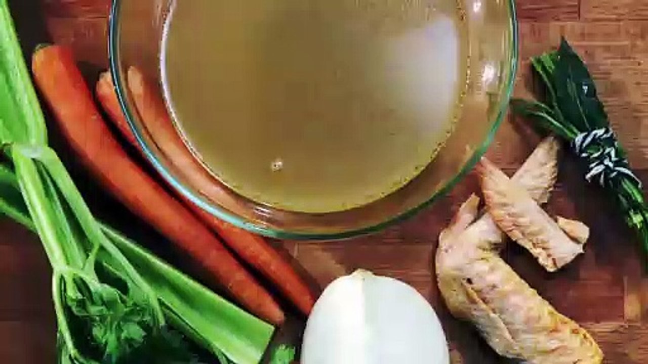 Die Kochschule - Geflügelfond selber machen