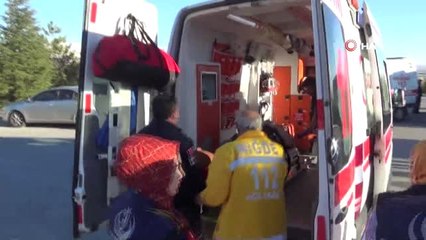 İşçi Servisi ile Kamyon Çarpıştı: 7 Yaralı