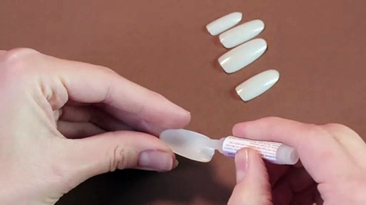 Beauty-Tutorial: Umwerfende 'Stiletto Nails ' wie die Stars