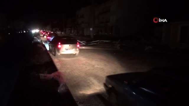 Fethiye'de Fırtına Ağaçları Devirdi, Çatıları İçurdu