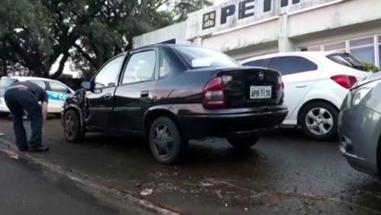 Ônix e Classic colidem sob viaduto da BR-277