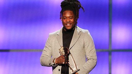 Shaquem Griffin accepts 'Game Changer' award at NFL Honors
