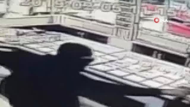 Kuyumcu, Temizleme Spreyi ile Soyguncuyu Böyle Alt Etti