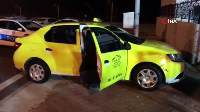 - Bursa'da gaspçı dehşeti... Kadın gaspçı yakalandı- Bursa'da gasp ettiği araçla Osmangazi Köprüsü'nde yakalandı- Taksicinin boğazına bıçak dayayan gaspçı, sürücüyü araçtan atarak kaçtı