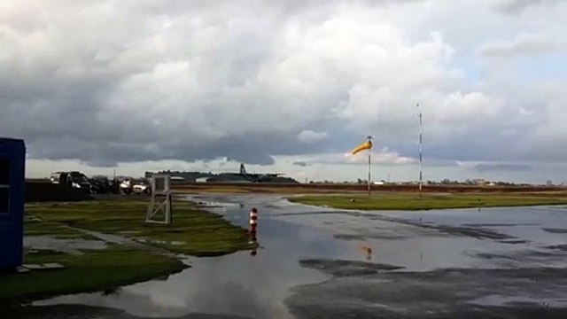 Avião da FAB pousa em Cascavel para transferência de presos