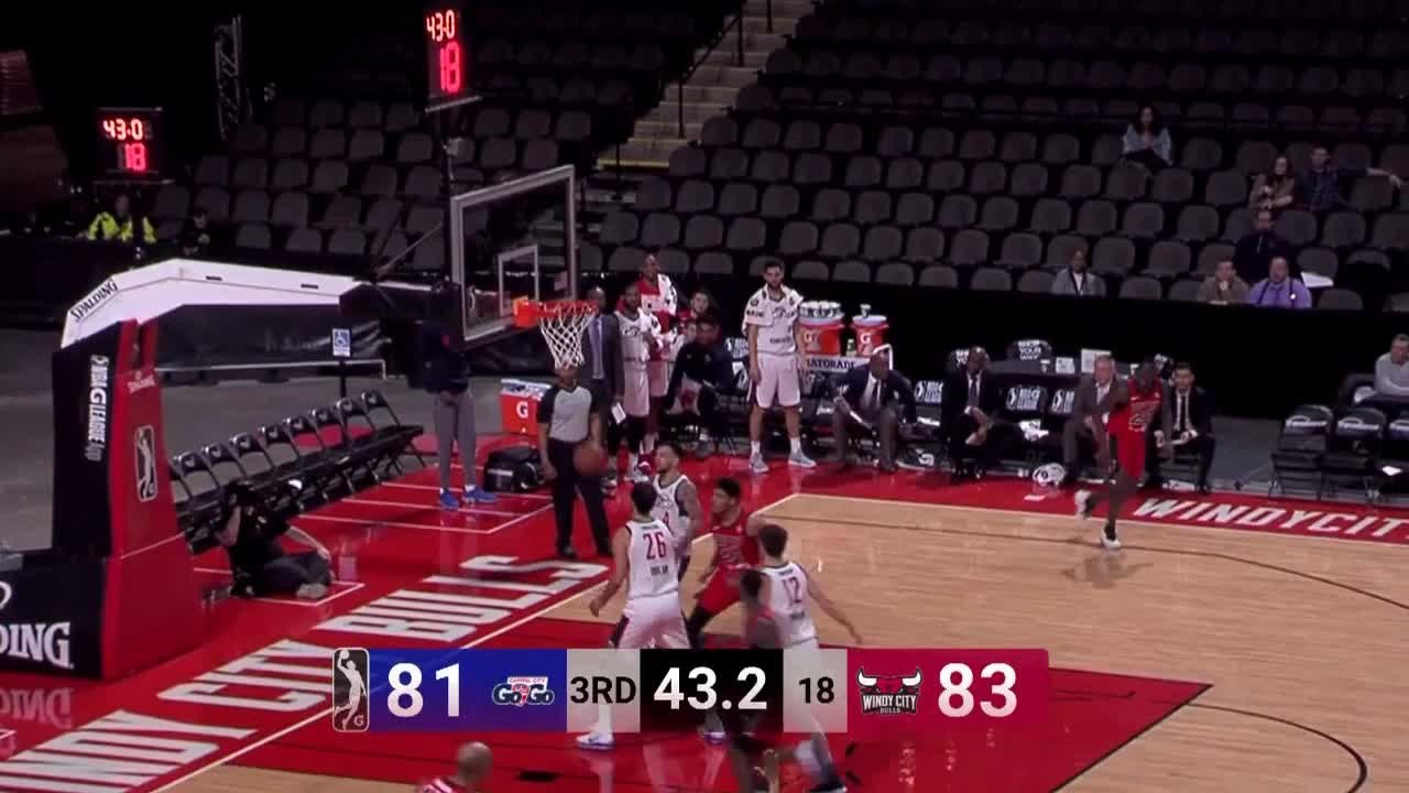 Thomas Wilder gets up for the big rejection