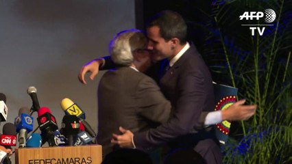 Guaidó  hace llamado a ejército para que lo apoye