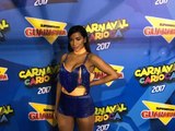 Na Sapucaí, Anitta fala sobre polêmica do cabelo